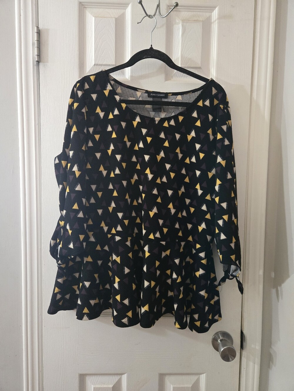 18/20w Ashley Stewart stretchy blouse